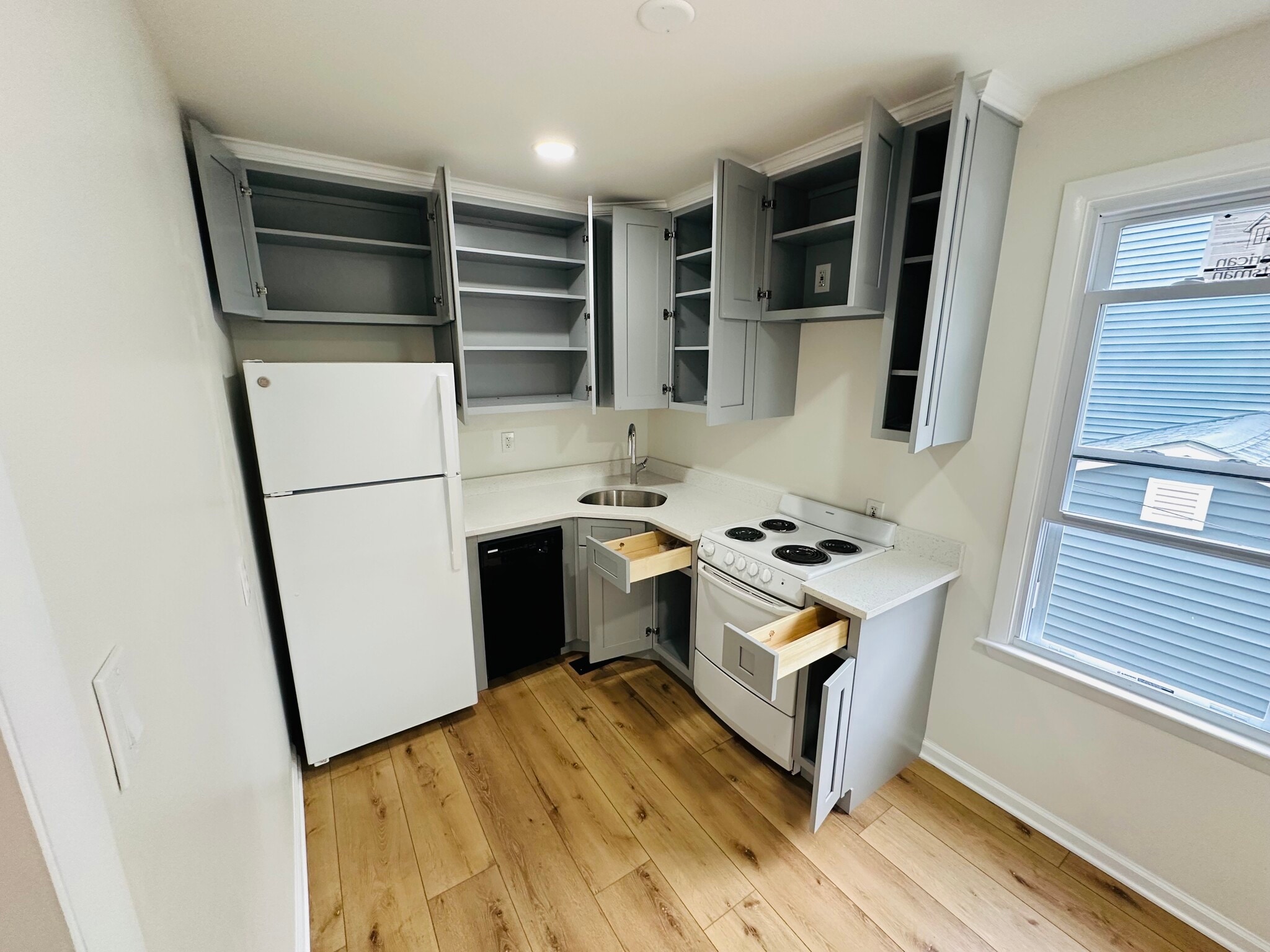 newly renovated kitchen - 70 E Cleveland Ave