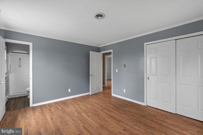 Building Photo - 260 Hill Crest Dr