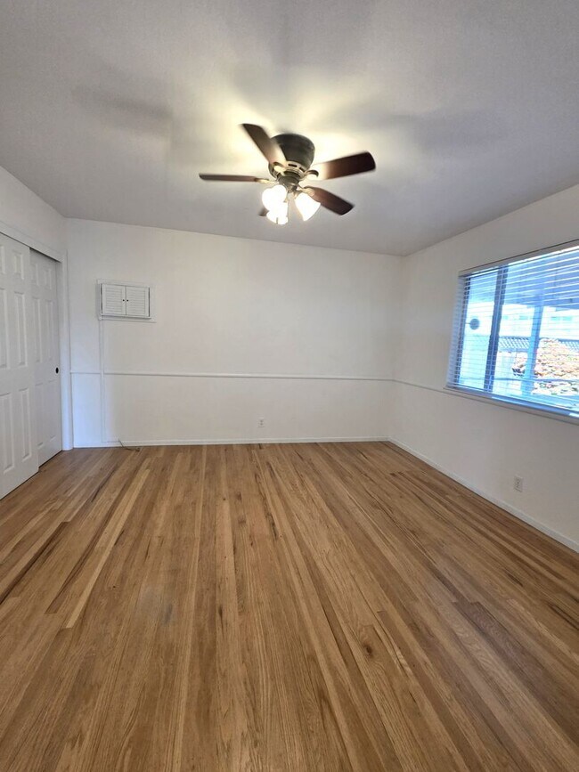 Building Photo - Delightful Single Story 2/2 with Expanded Bath and Beautiful Gardens