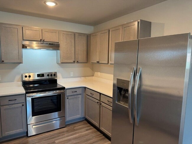 Building Photo - 55 and up community, 2 beds 1 bath all full size appliances included right in the heart of Newcas...