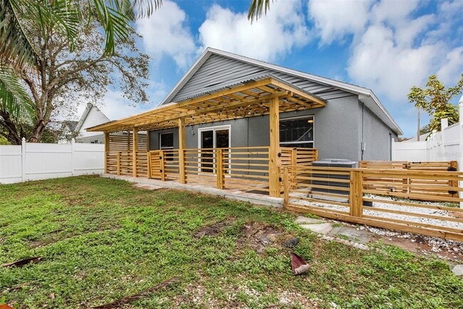 Building Photo - 7686 Pine Fork Dr