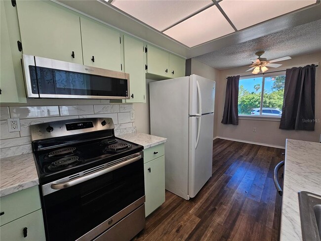 Building Photo - 1600 Meadow Lark Ln