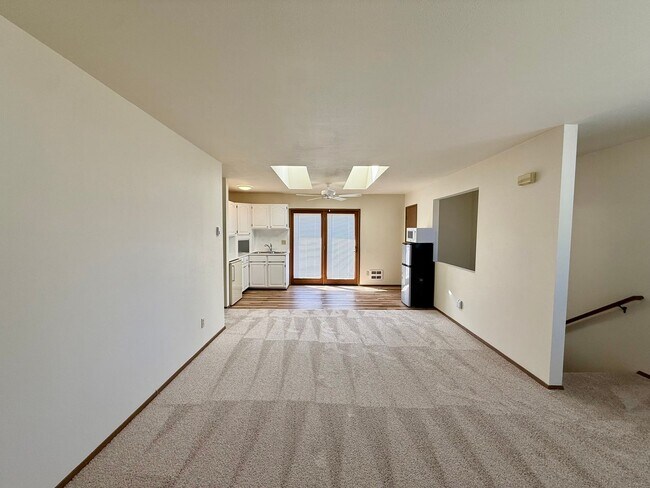 Building Photo - Charming 1 bed, 1 bath Top Floor Duplex Lynnwood/ $1500mo.