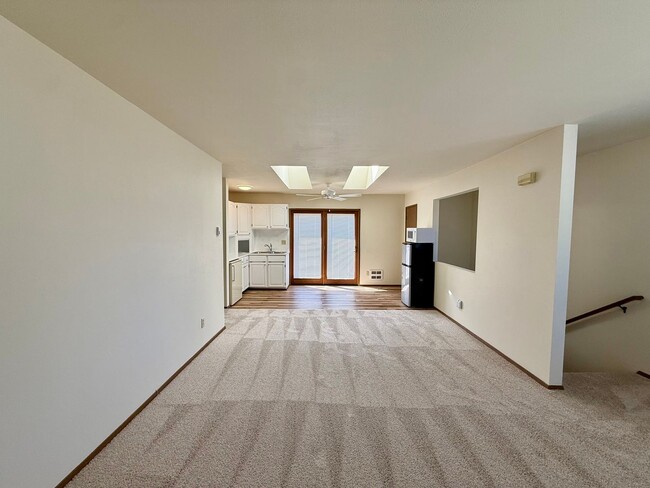 Building Photo - Charming 1 bed, 1 bath Top Floor Duplex Lynnwood/ $1800mo.