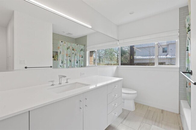 Building Photo - 2418 S 5th St