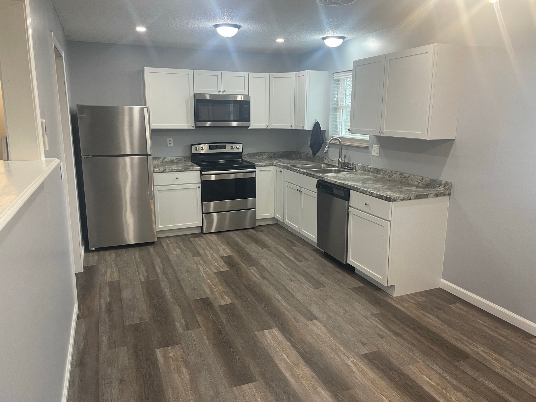 Building Photo - 1812 Briarwood Dr