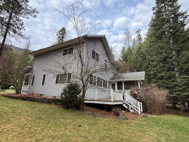 Building Photo - Beautiful Home on 1.2 Acres in Sandpoint