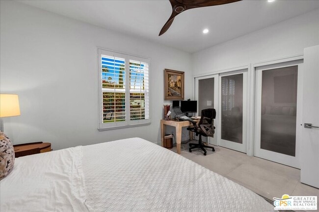 Building Photo - 605 E Sierra Way