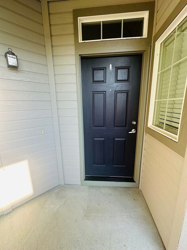 Building Photo - Exceptionally maintained Single level 3 bedroom home available soon!