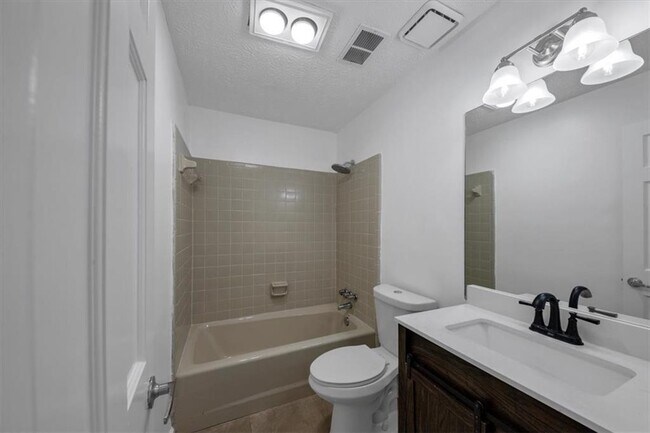 Building Photo - 172 Oak Forest Dr