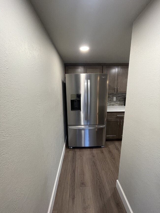 Building Photo - Modern 2 Bedroom Condo