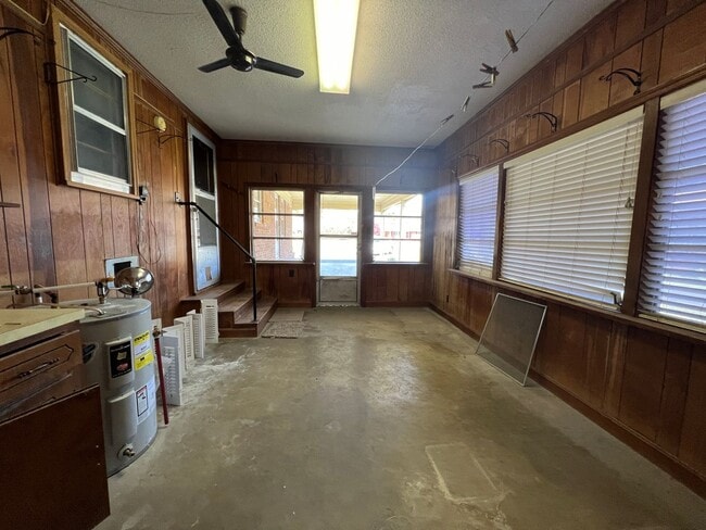 Building Photo - 4948 Plain View Hwy