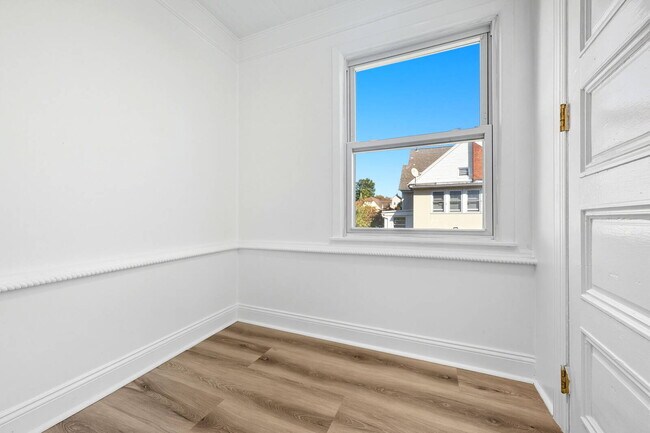 Building Photo - 165 Park Ave