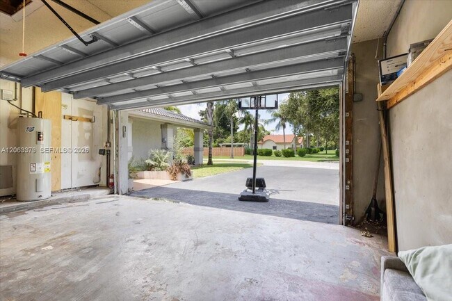 Building Photo - 4201 W Sailboat Dr