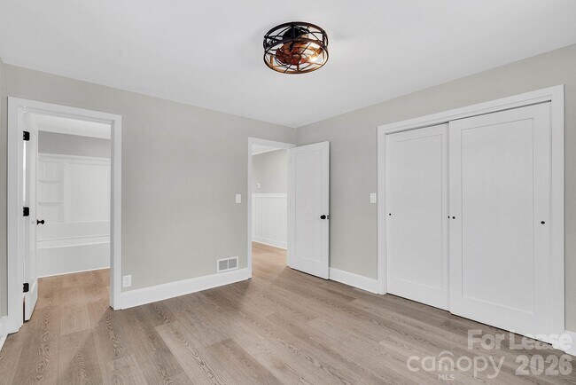 Building Photo - 2765 Long Cir