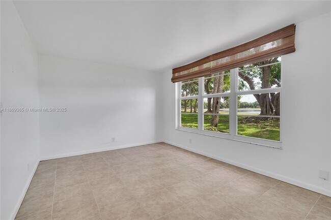 Building Photo - 2940 N Course Dr
