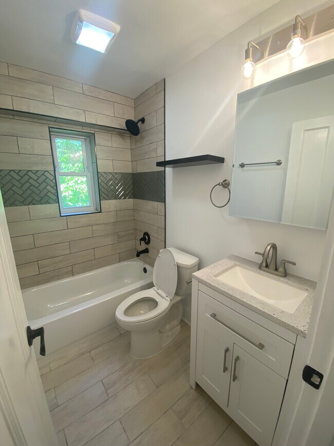 Building Photo - 3041 Cleinview Ave