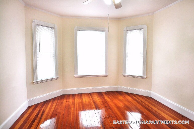 Building Photo - 756 Saratoga St