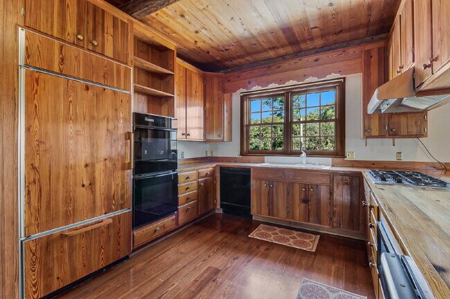 Building Photo - Private, Low Country Residence for Rent!