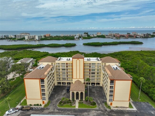 Building Photo - 9000 Commodore Dr