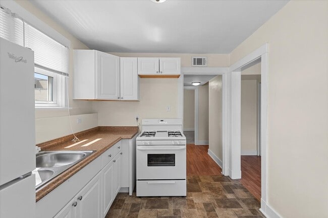 Building Photo - 915 Chartiers Ave