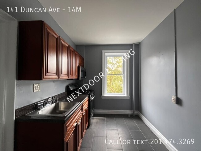 Building Photo - 141 Duncan Ave
