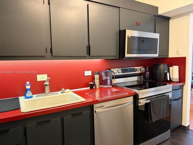 Building Photo - 20505 E Country Club Dr