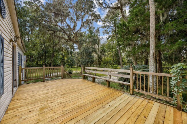 Building Photo - Spacious 3/2 Home on Nearly an Acre in Fernandina Beach