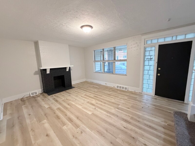 Building Photo - 2233 Brownsville Rd