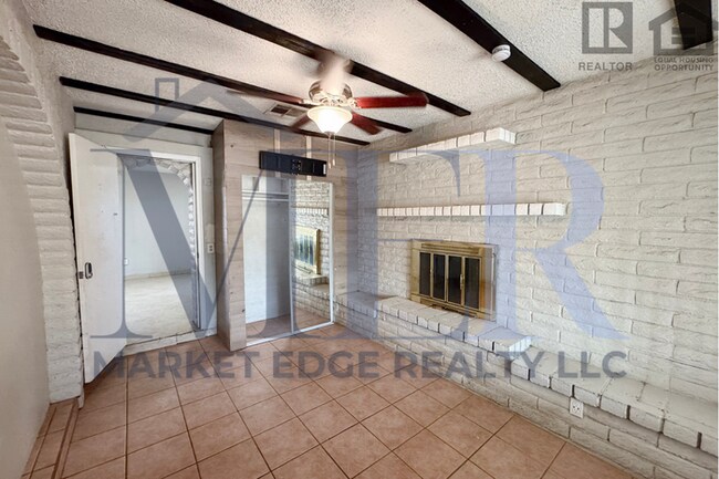 Building Photo - 4Bed/3Bath House at Broadway/Mill Ave! $199 MOVE-IN SPECIAL! Ready for Immediate Move-In! -- RV GATE