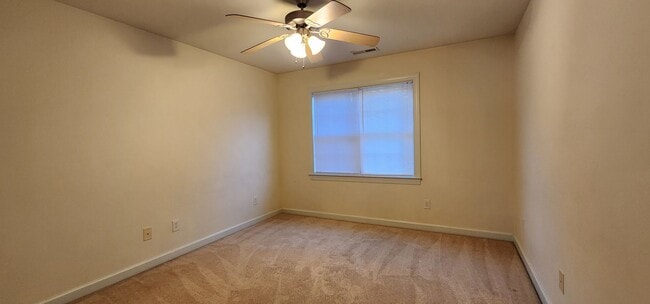 Building Photo - 302 Savannah Dr