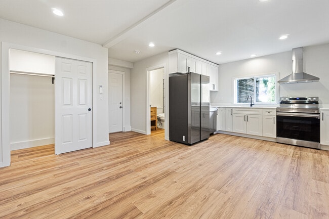 Building Photo - 2820 19th Ave S