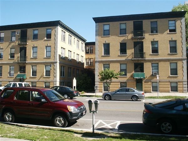 Building Photo - 222 W Kalamazoo St