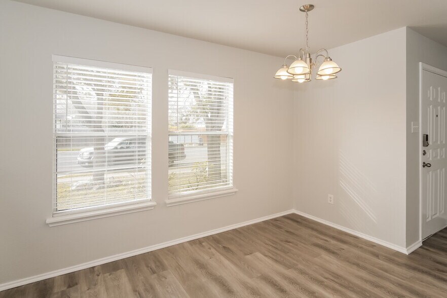 Building Photo - 1404 Geoffs Dr