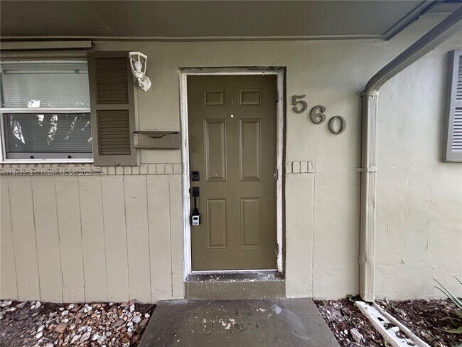 Building Photo - 560 SW 50th Terrace