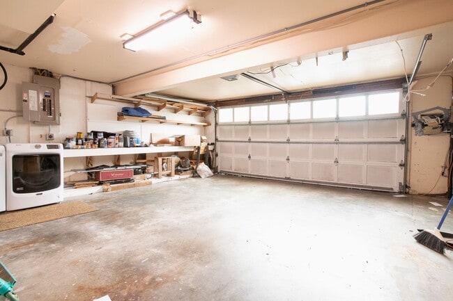 Building Photo - Magnolia 4 bedroom, 3 bathroom