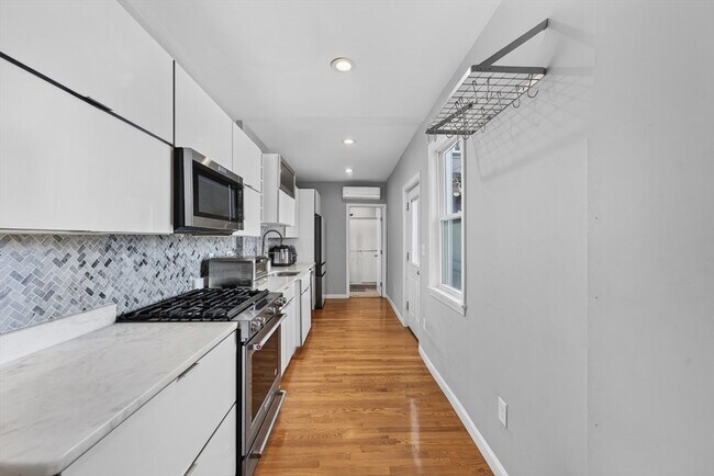 Building Photo - 353 Sumner St