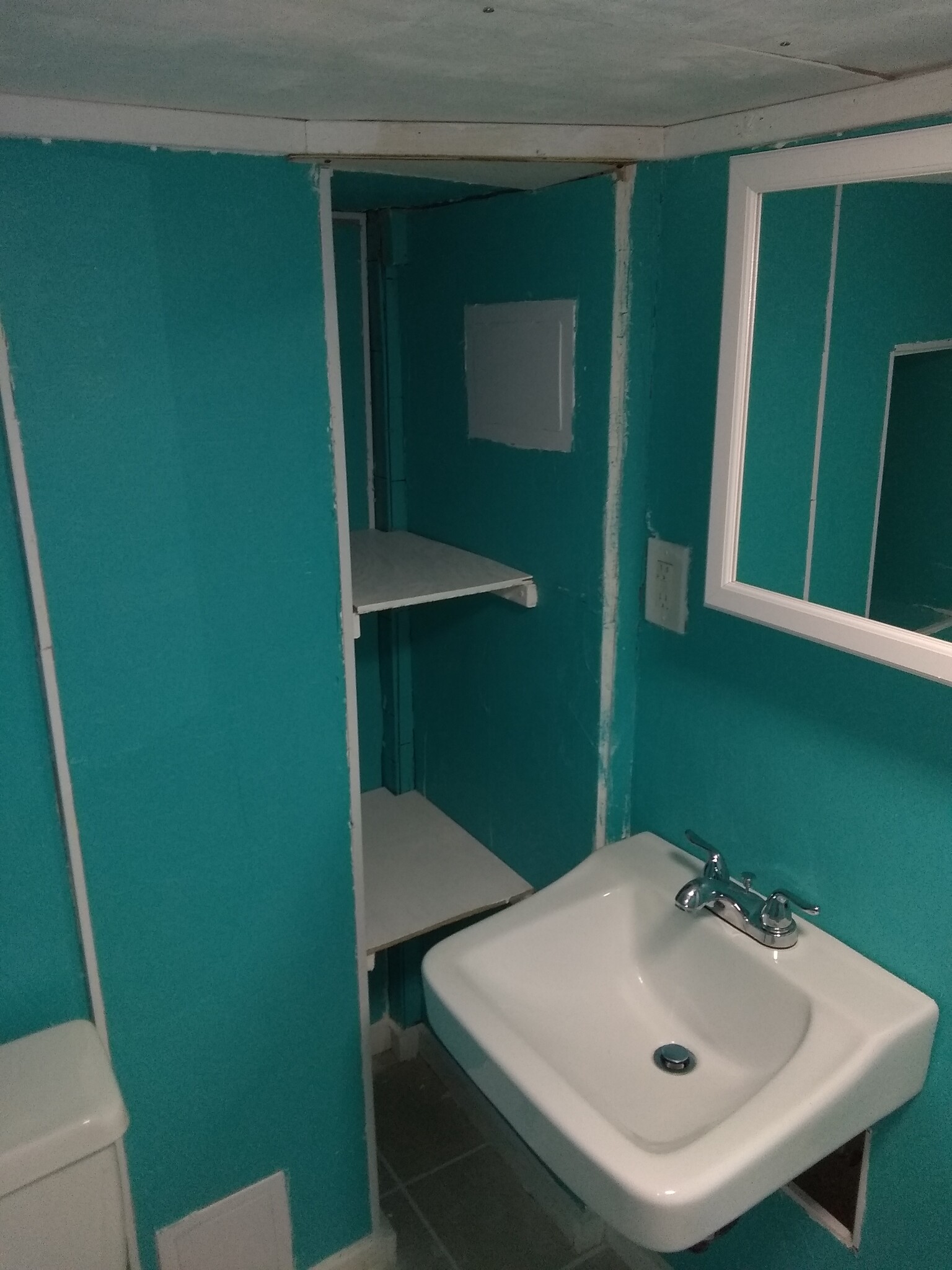 Bathroom - 107 School St