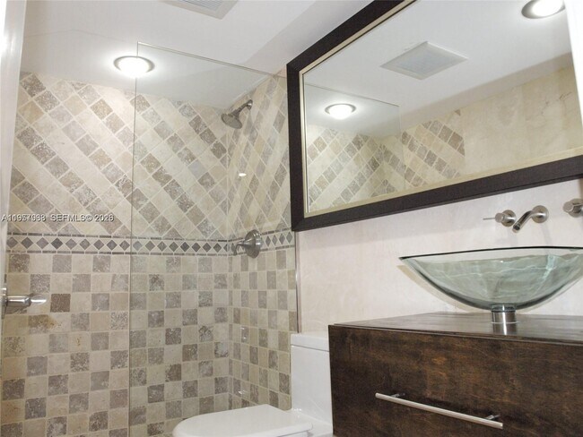 Building Photo - 1901 Brickell Ave