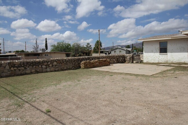 Building Photo - 906 Geronimo Dr