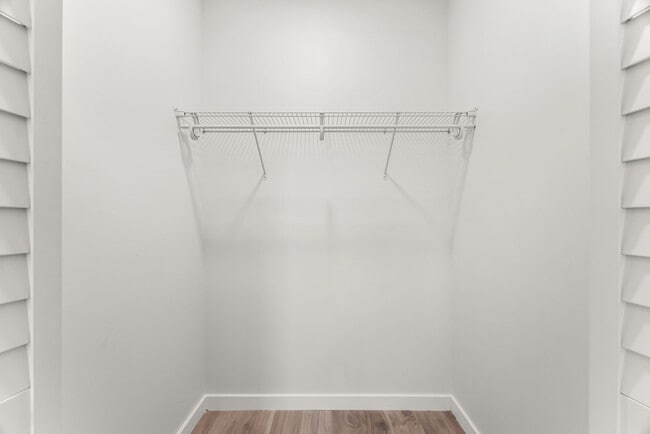 Building Photo - 2566 Oak St