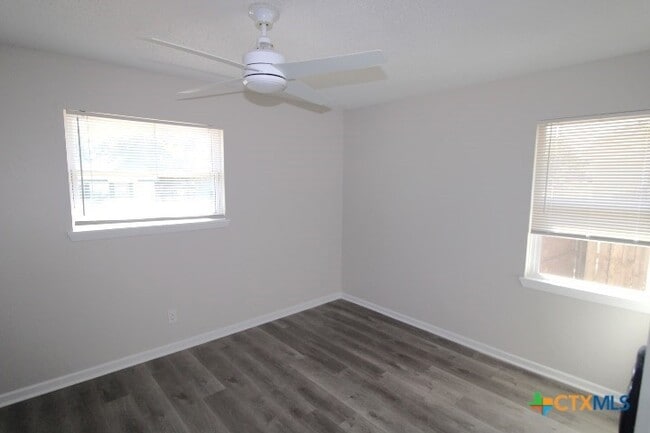 Building Photo - 906 S 23rd St