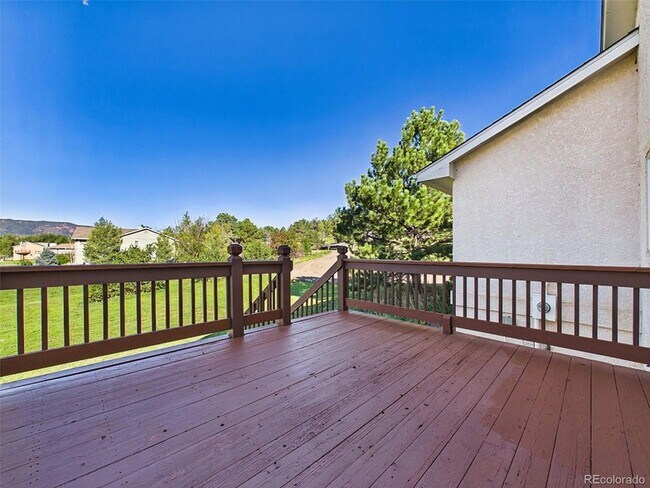 Building Photo - 1185 S Park Dr
