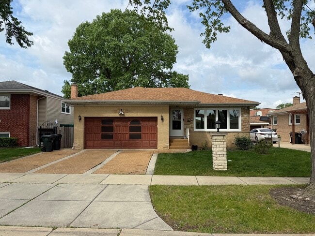 Building Photo - 8908 Ozark St