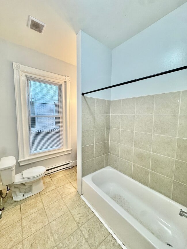 Building Photo - 1103 Linden St