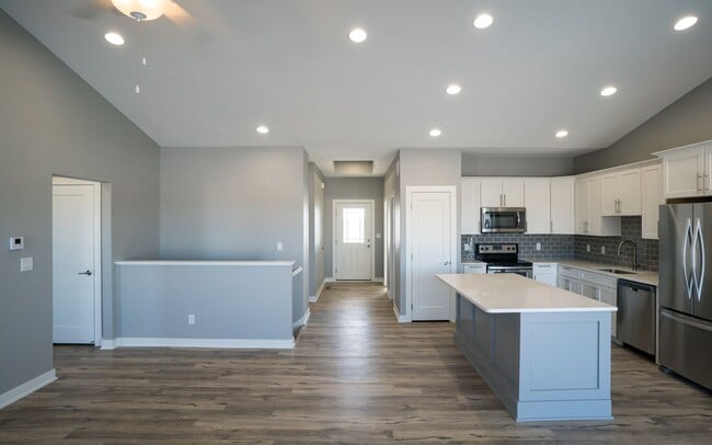 Building Photo - Dream Home Rental in Waukee! 3-Car Garage!