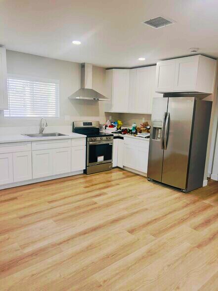 Building Photo - 731 S Bonnie Beach Pl