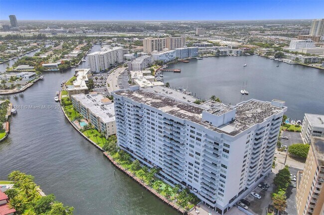 Building Photo - 137 Golden Isles Dr