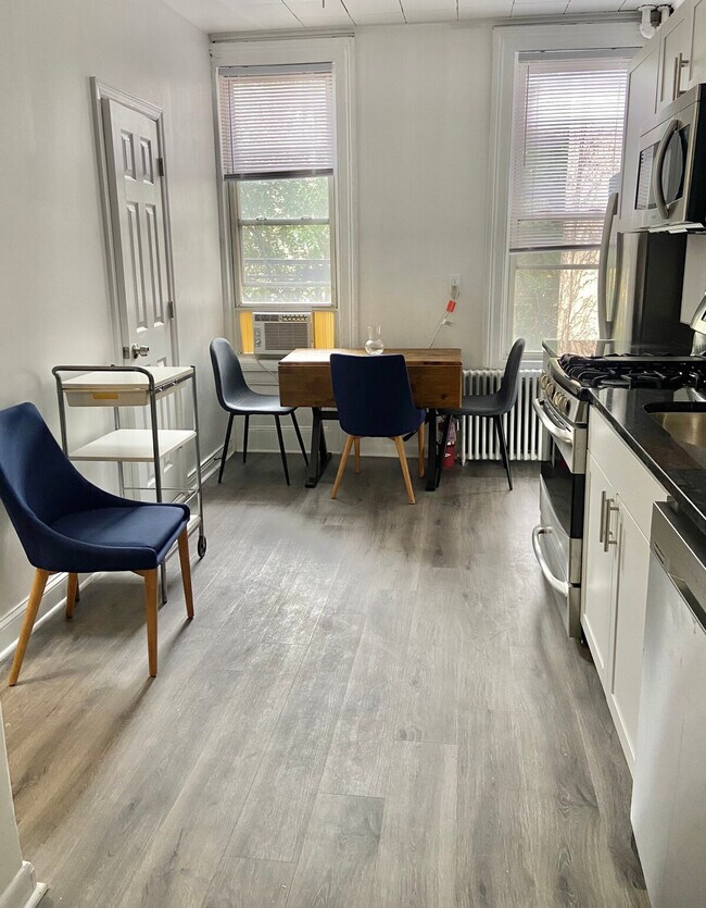 Building Photo - 414 Grand St