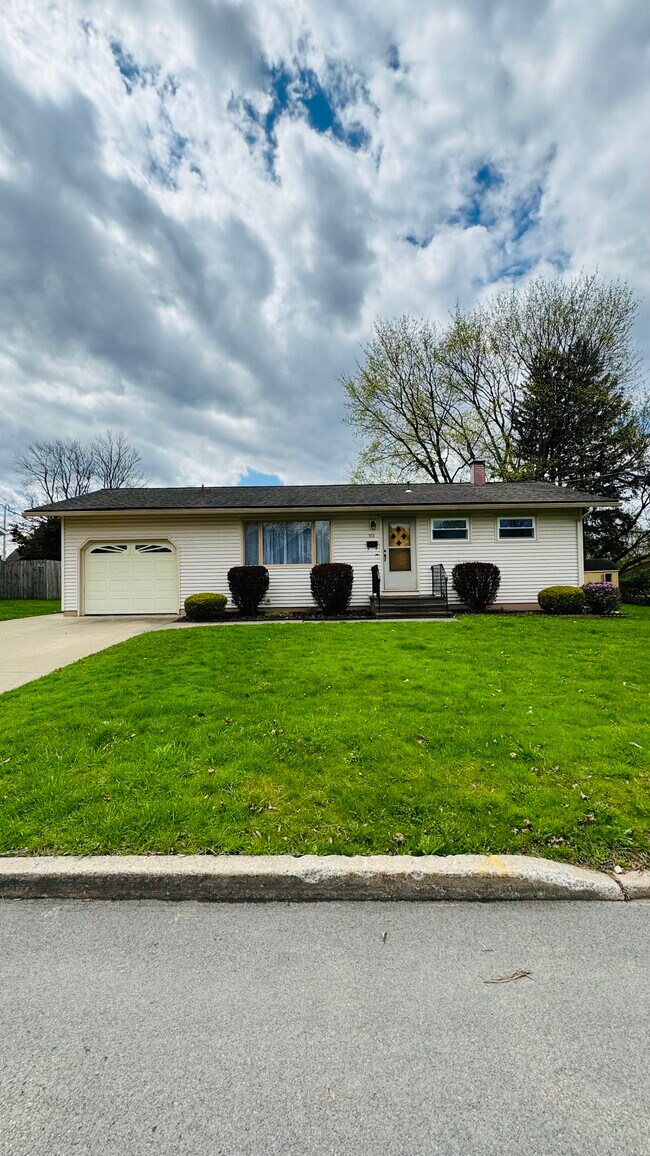 Primary Photo - 913 Arnold Ave